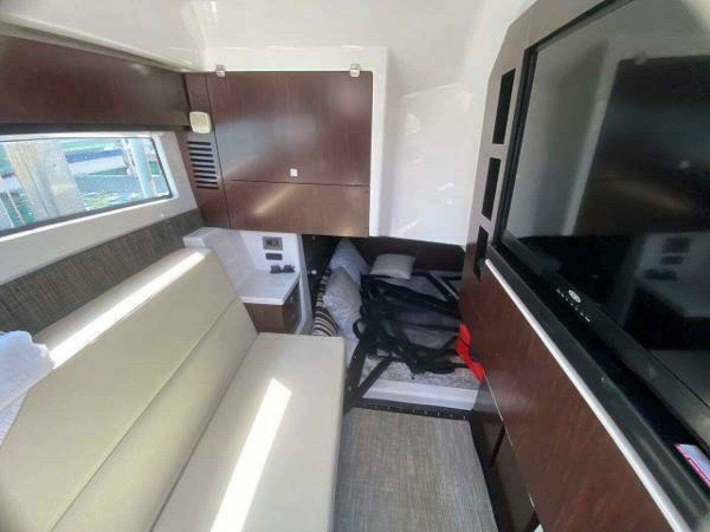 2018 Monterey 385 SE - Image 22