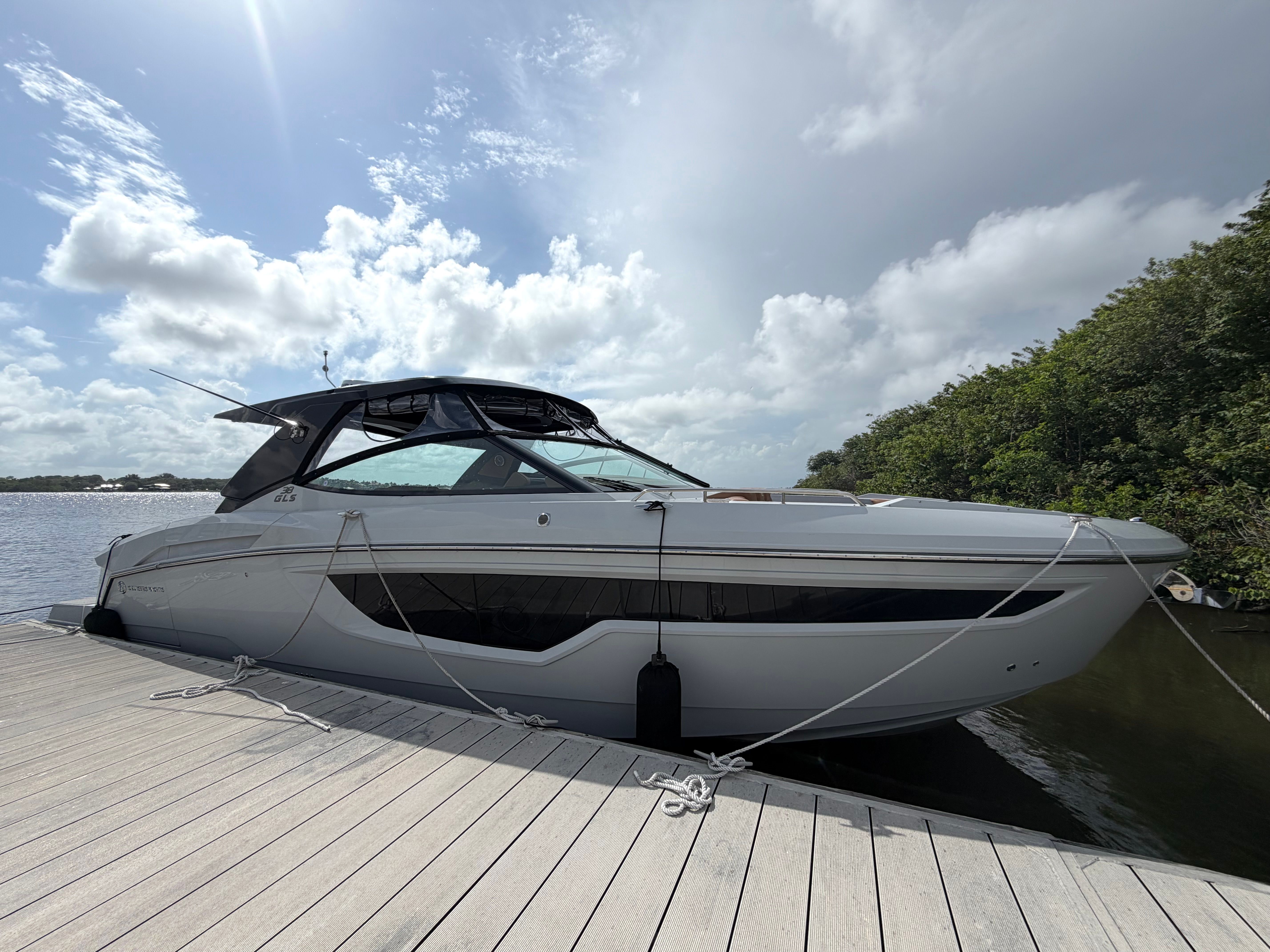2024 Cruisers Yachts 38 GLS South Beach Outboard