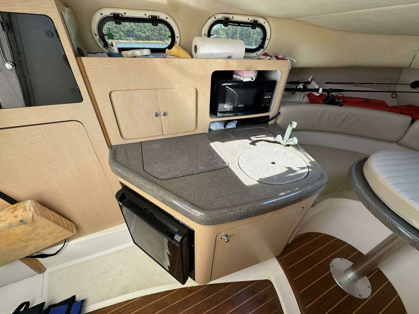 1999 Boston Whaler 28 Conquest - Image 22