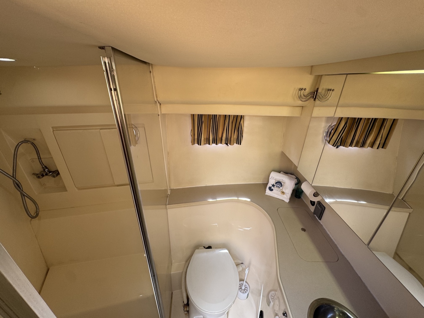 1996 Carver 370 Voyager - Image 72