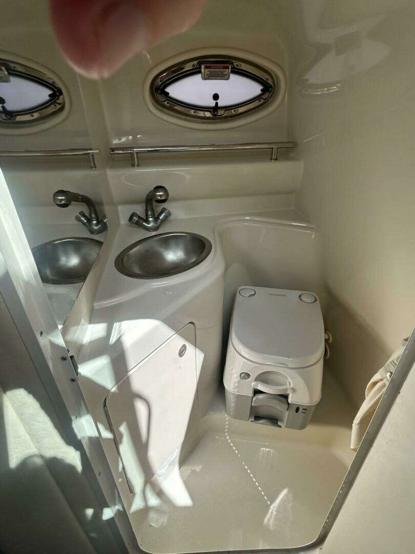 2007 Sea Ray 240 Sundancer - Image 7