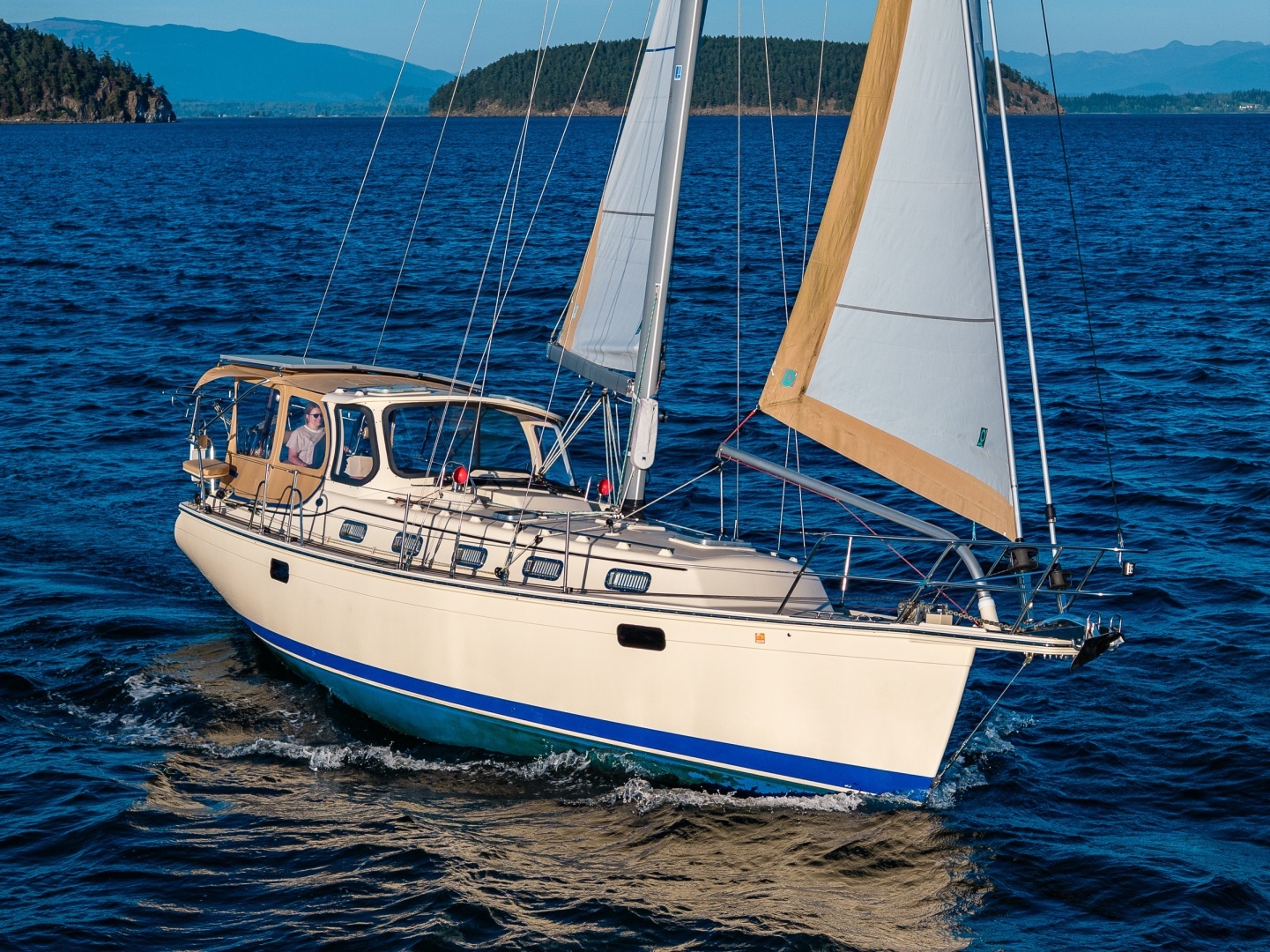 2020 Island Packet 349 - Image 13