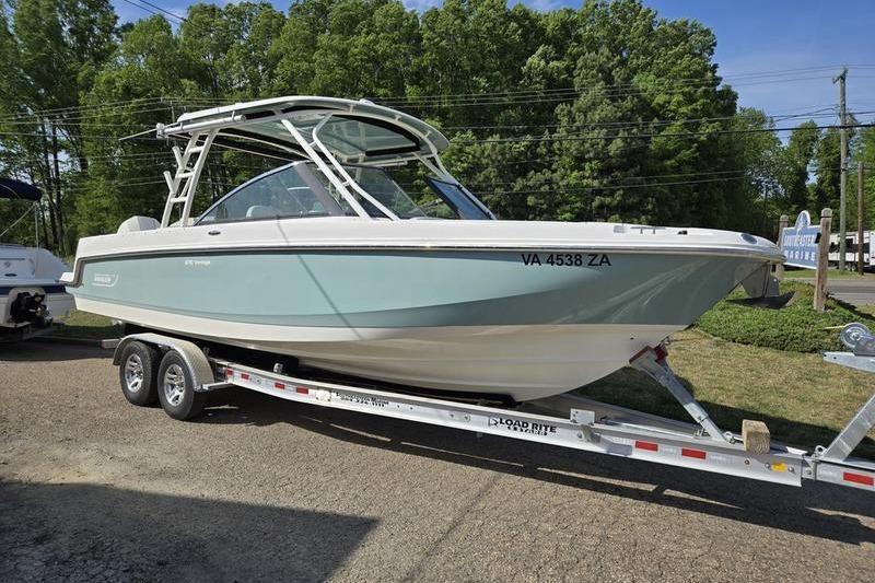 2020 Boston Whaler 270 Vantage