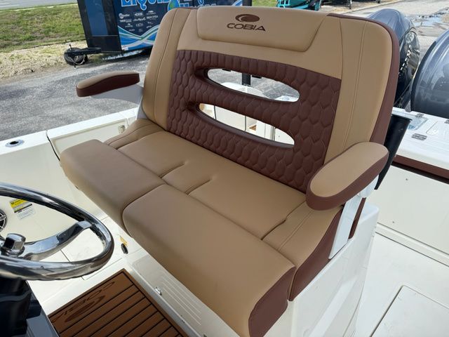 2027 Cobia 245 Center Console - 10