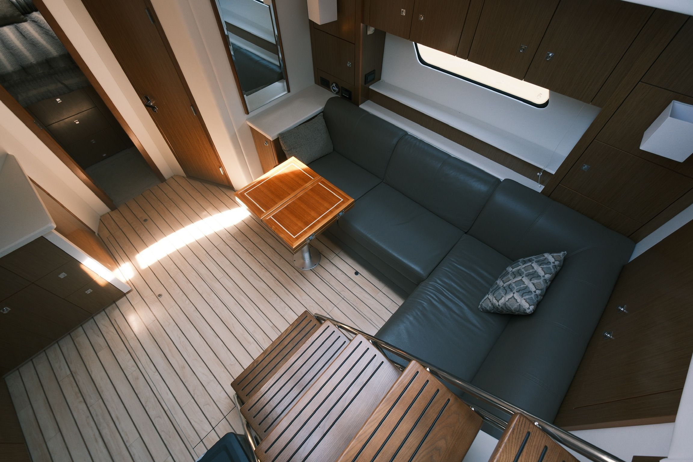 2015 Cruisers Yachts 48 Cantius - 8