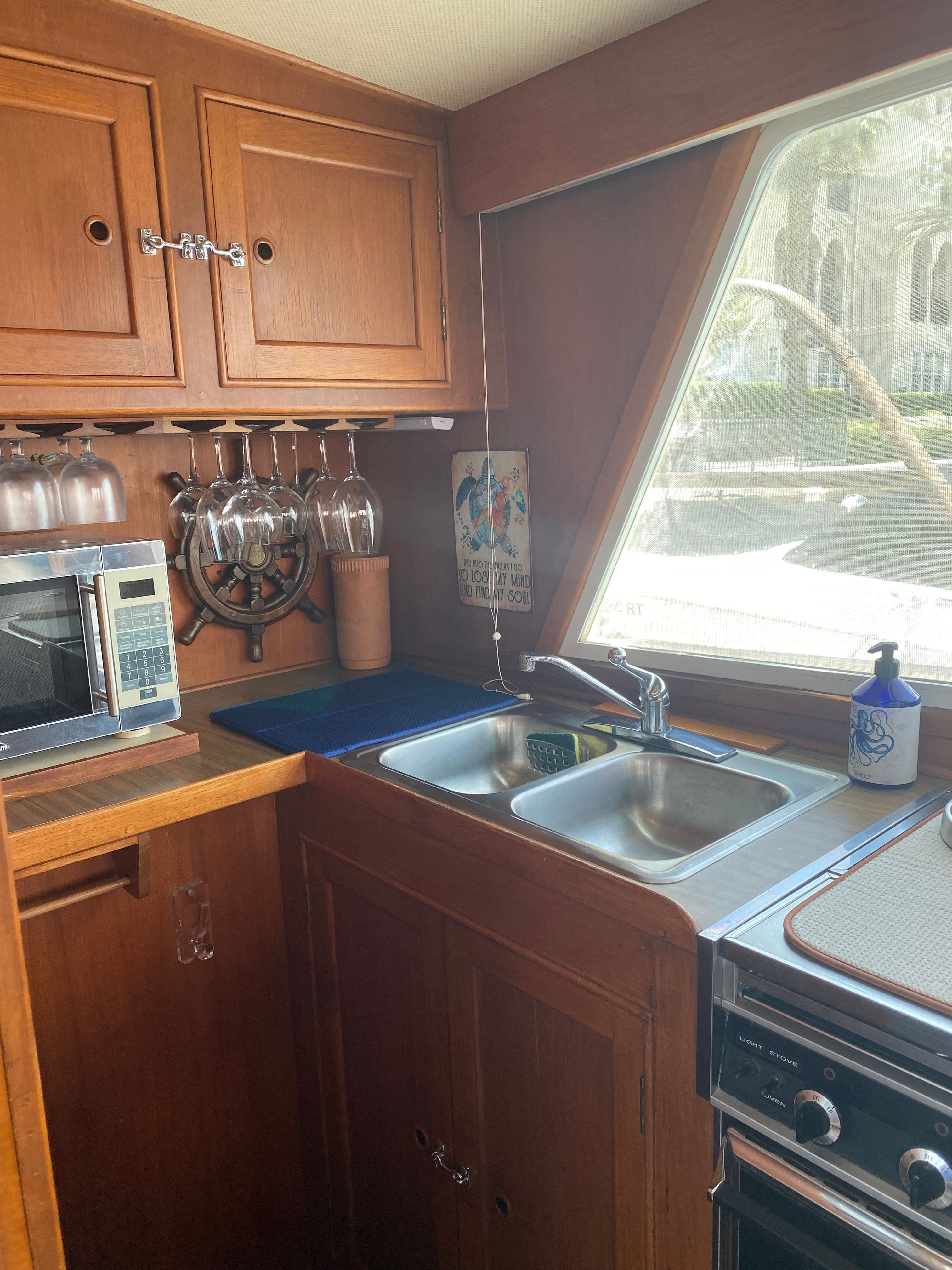1983 Island Gypsy 44 Flush Deck - 73