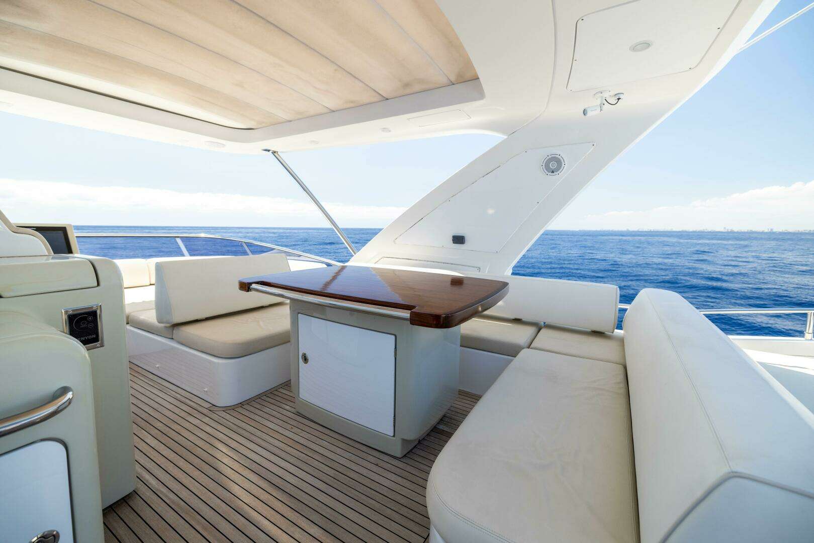 2015 Azimut 64 Flybridge - Image 45