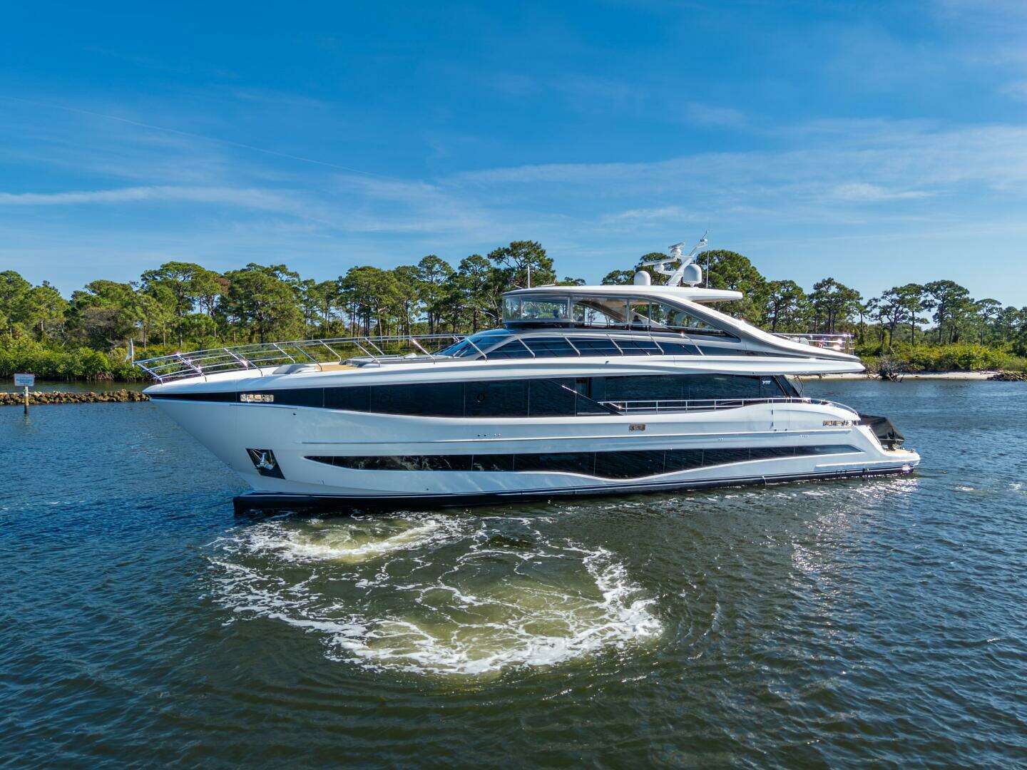 2025 Princess Y95 - Image 5