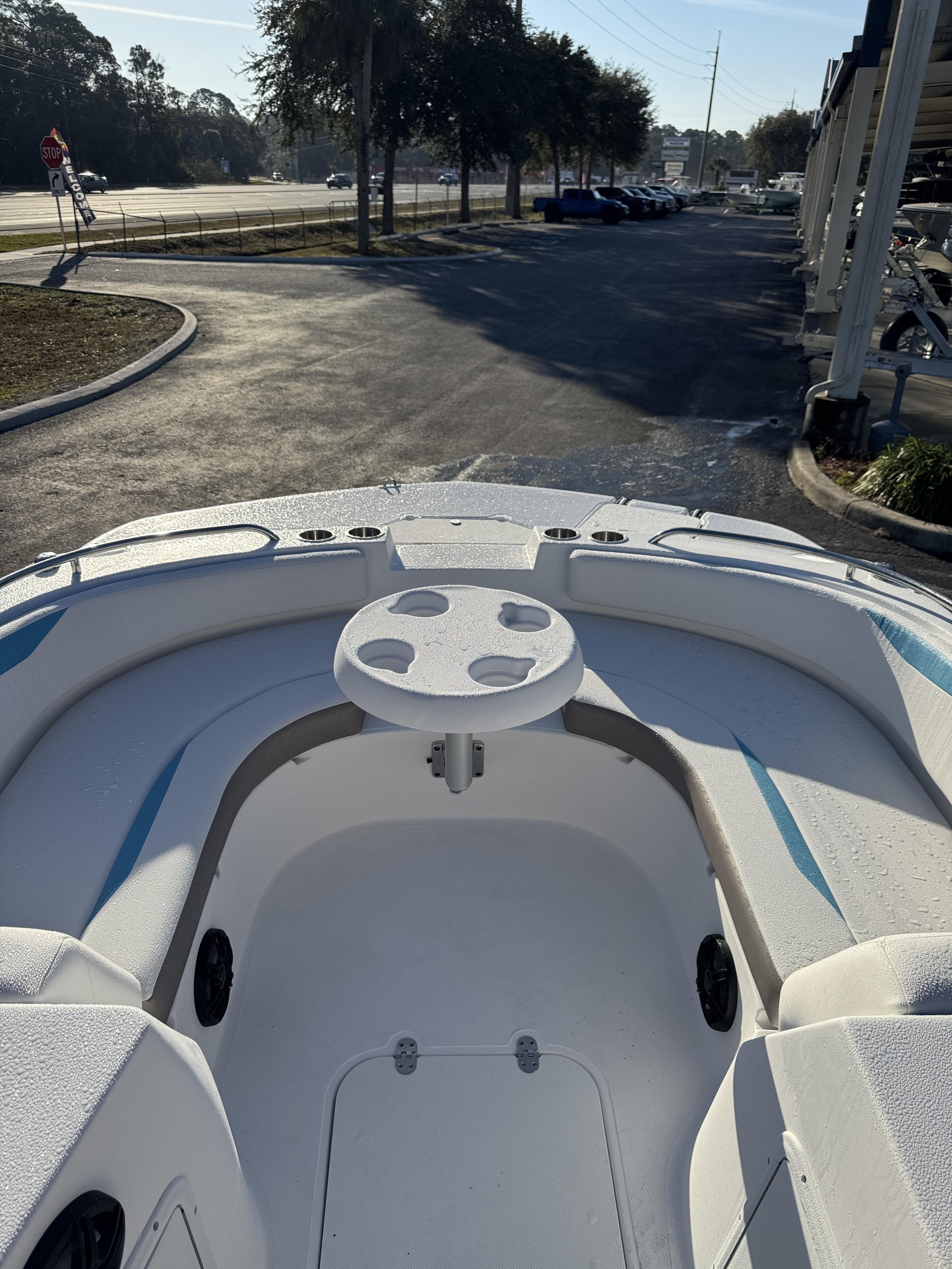 2026 Hurricane SunDeck Sport 188 OB - 12