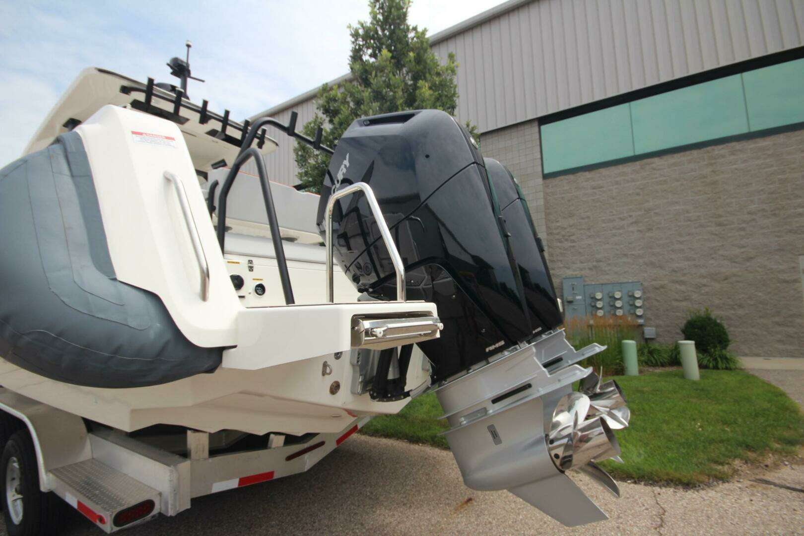 2025 Zodiac X10CC Twin Mercury 400's w/ Joystick - Image 5