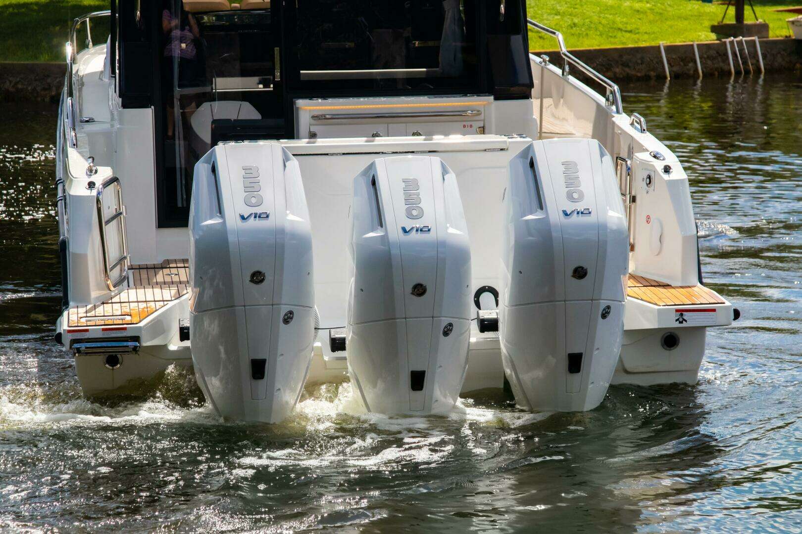 2025 Wellcraft 38 Explorer - Image 12