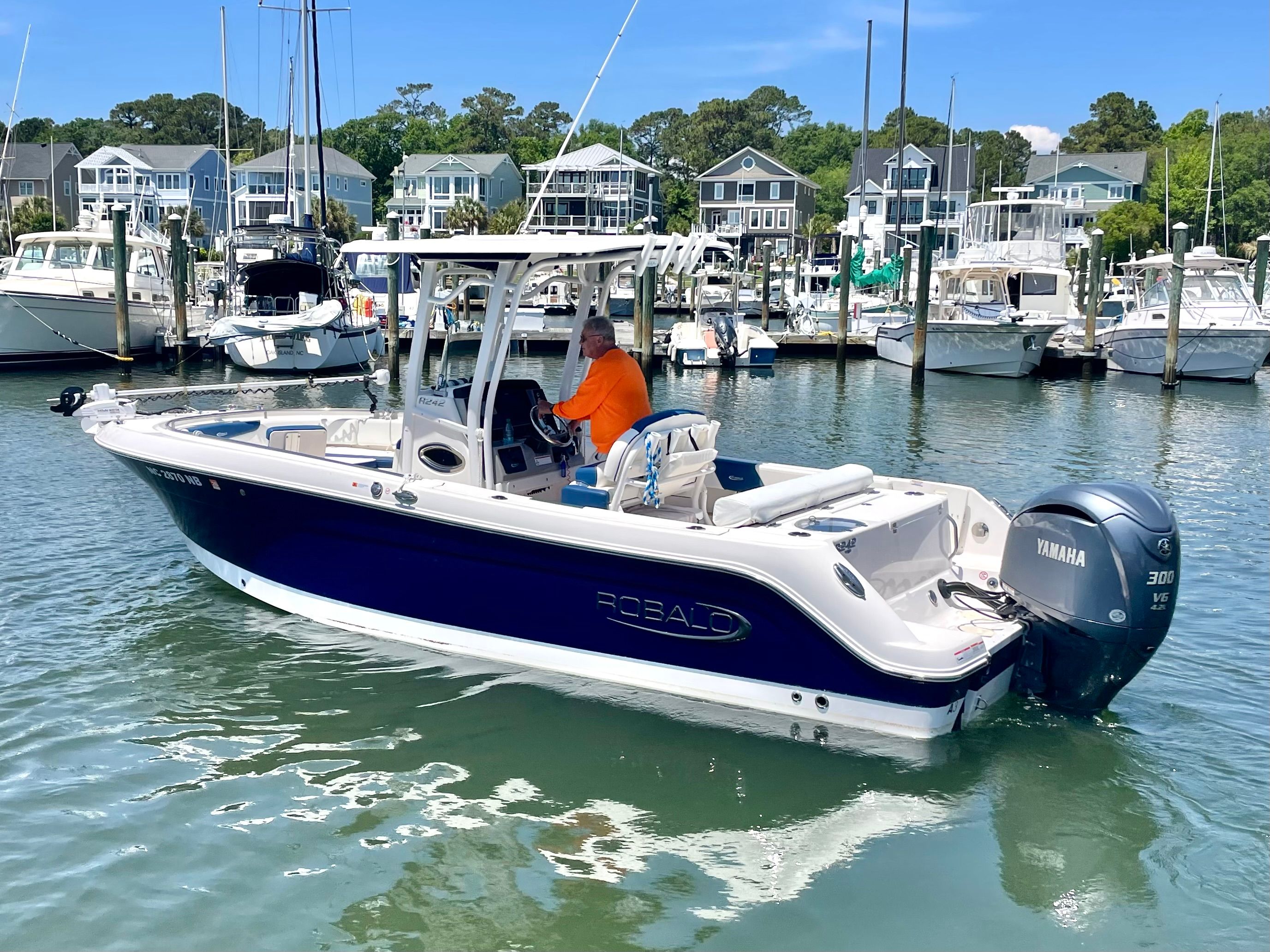 2022 Robalo R242 - 13