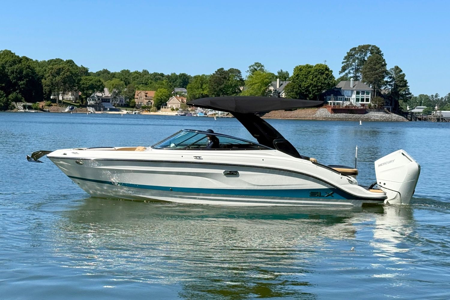 2026 Sea Ray SLX 260 Outboard