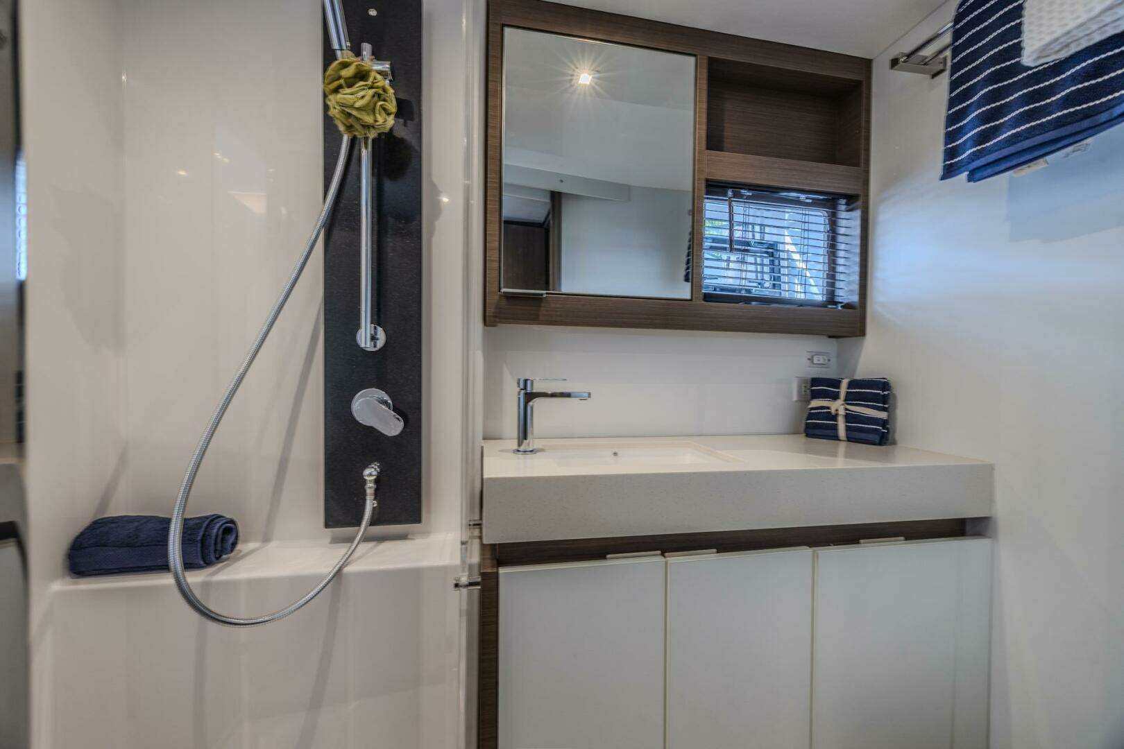 2024 Leopard 53 Powercat - Image 30