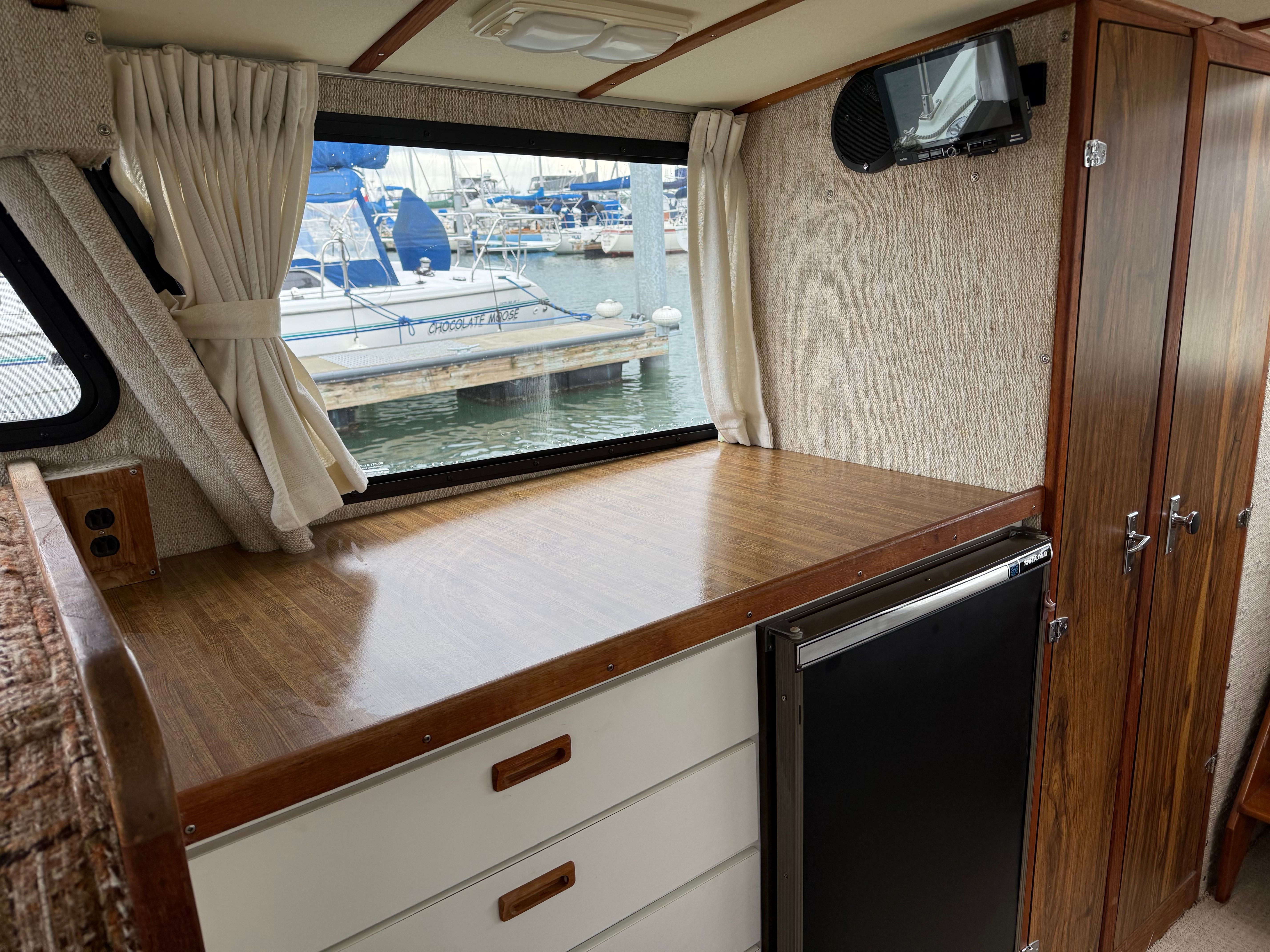 1981 Glasply 28 Long Cabin - 6