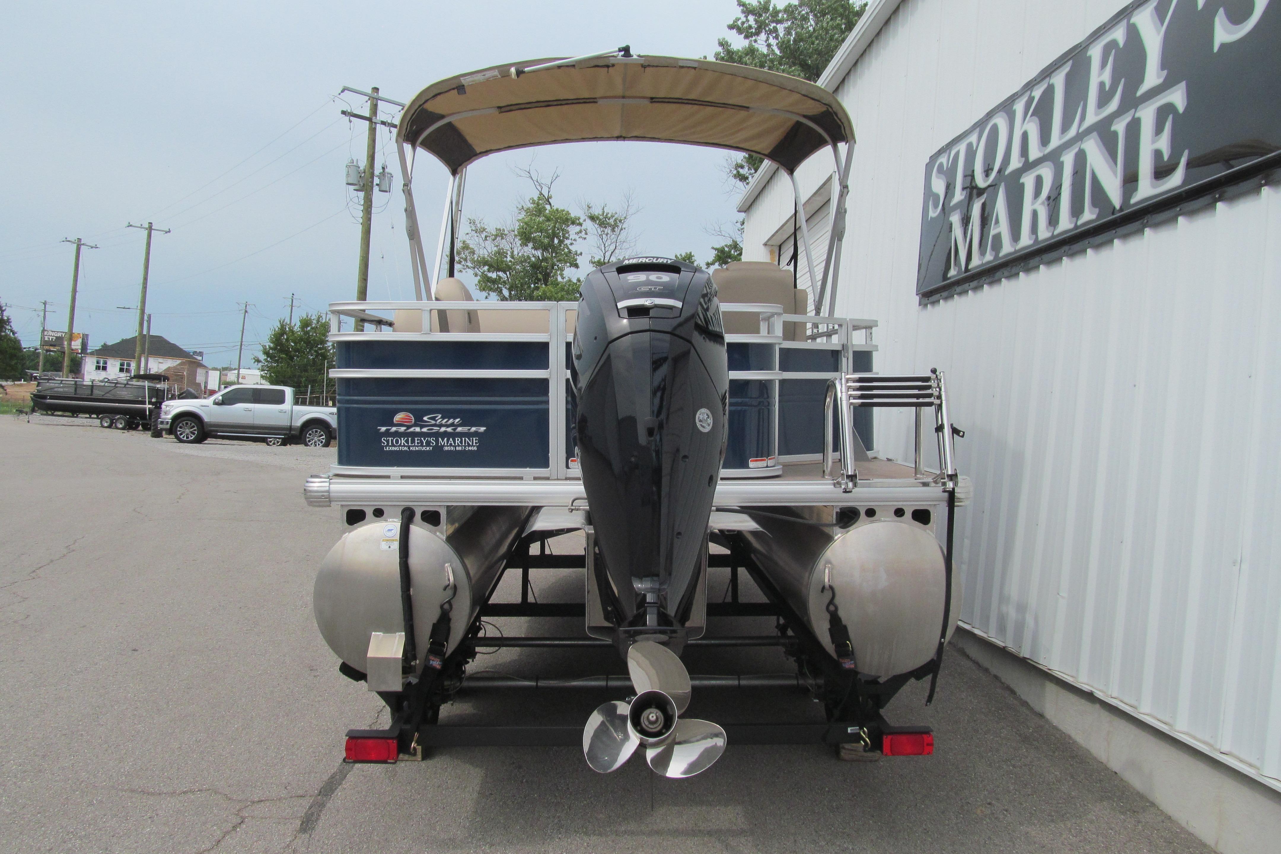 2024 Sun Tracker Fishin' Barge 20 DLX pontoon boat at Stokley's Marine.