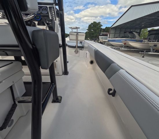 2026 Robalo Cayman 226 In Stock Trailer Included - 14