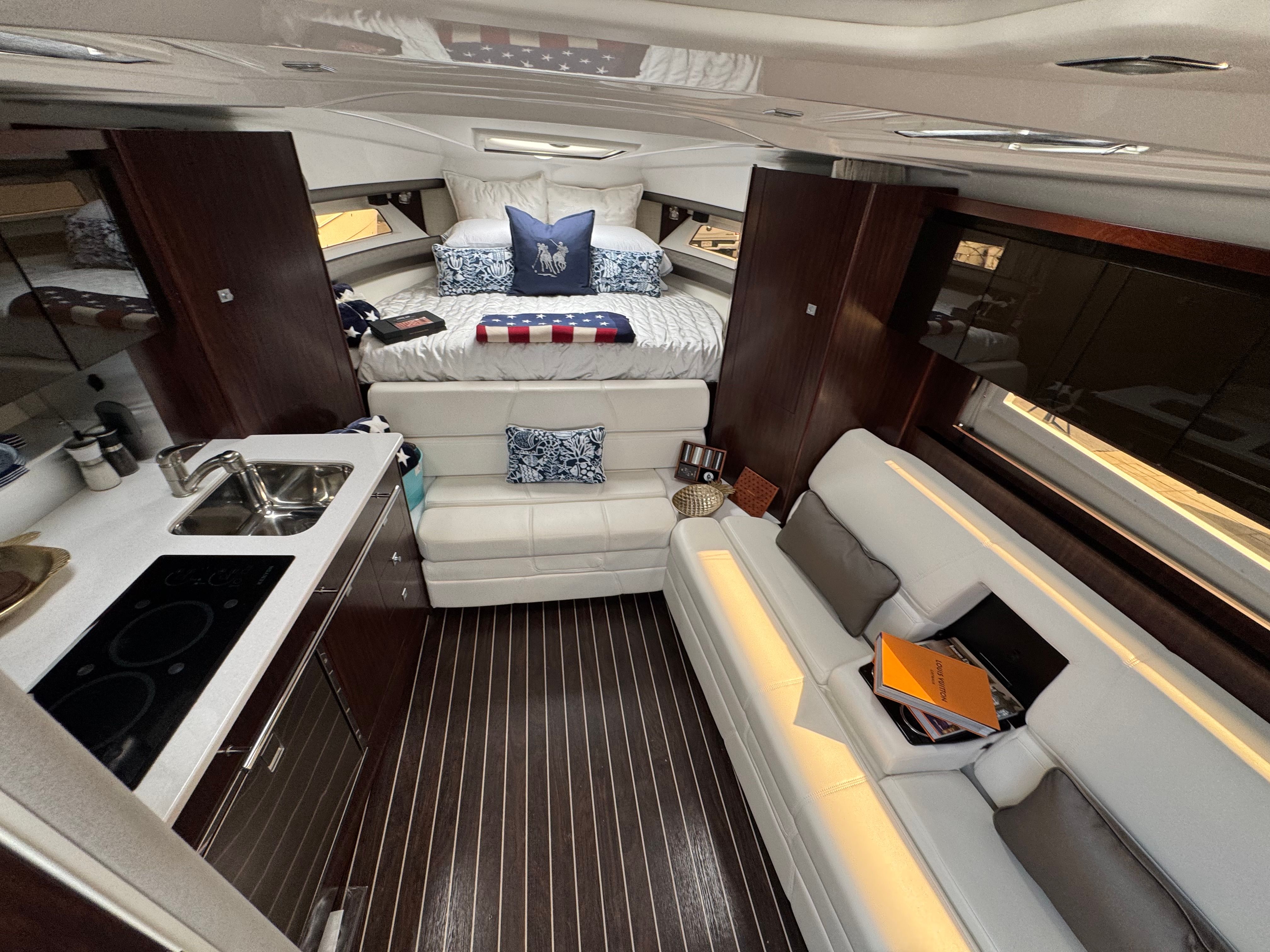 2018 Monterey 335 Sport Yacht - 14