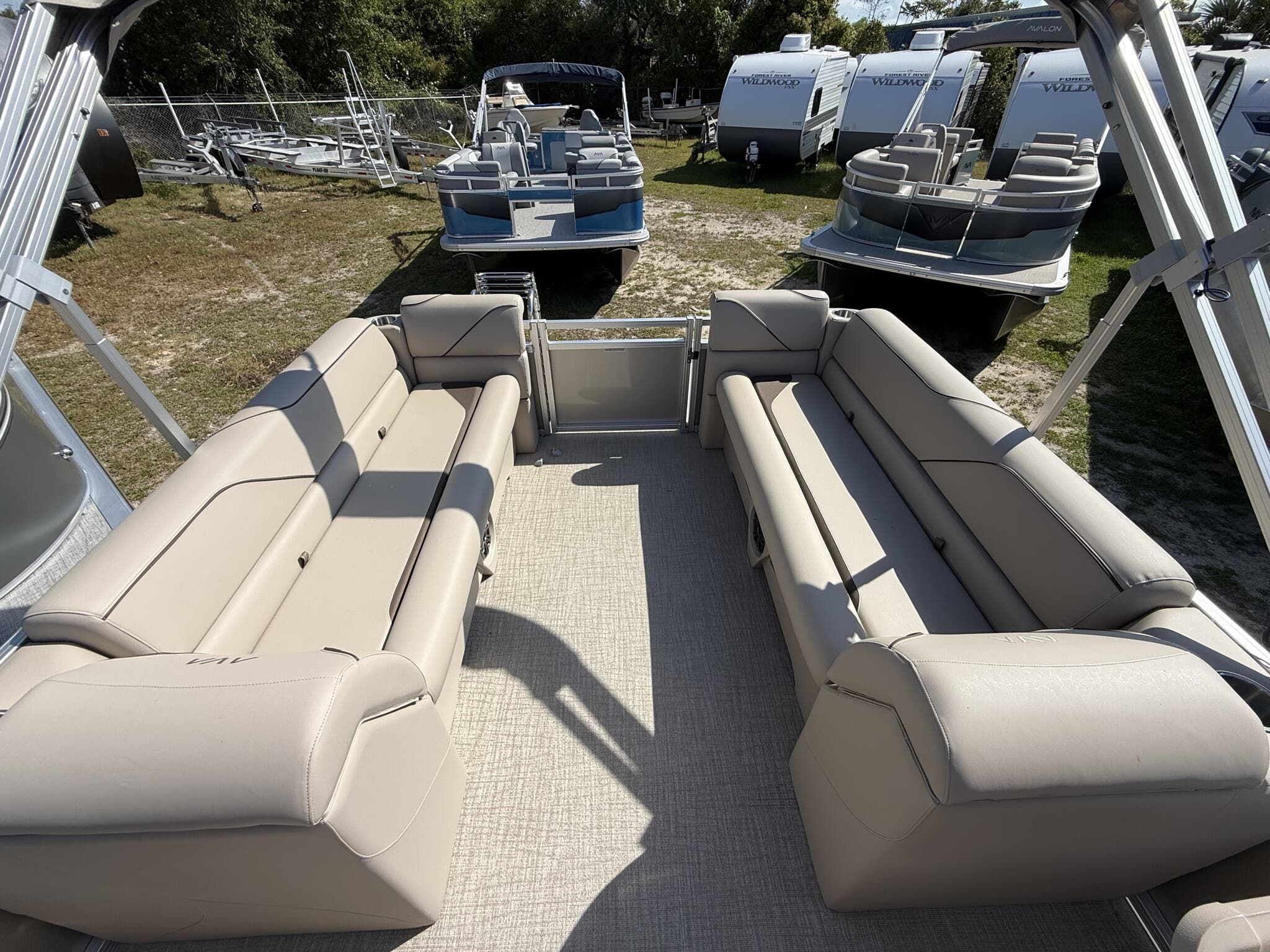 2026 Avalon Venture 85 23 QUAD LOUNGER 140HP - 7