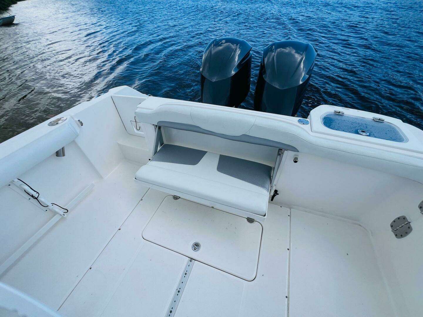 2012 Everglades 295 Center Console - Image 22