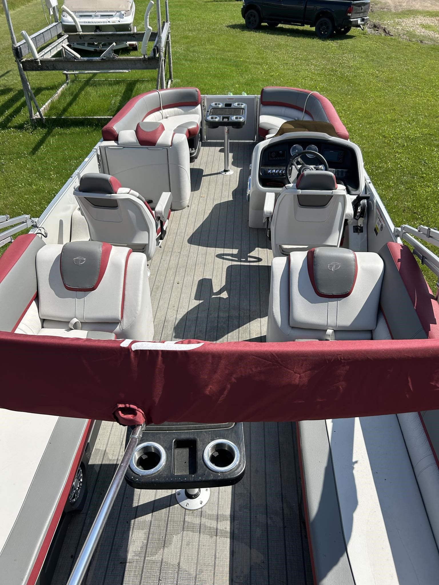 2023 Tahoe Pontoon Cascade Quad Lounger