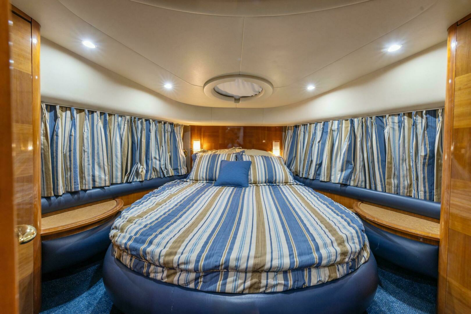 2005 Azimut 55 flybridge - Image 30