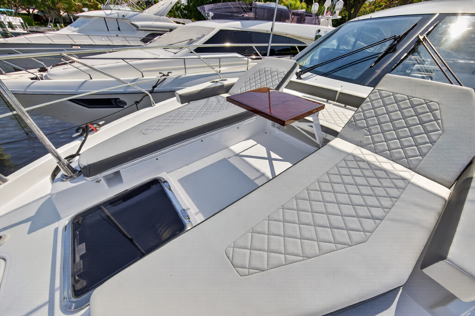 2023 Cruisers Yachts 50 CANTIUS - Image 7