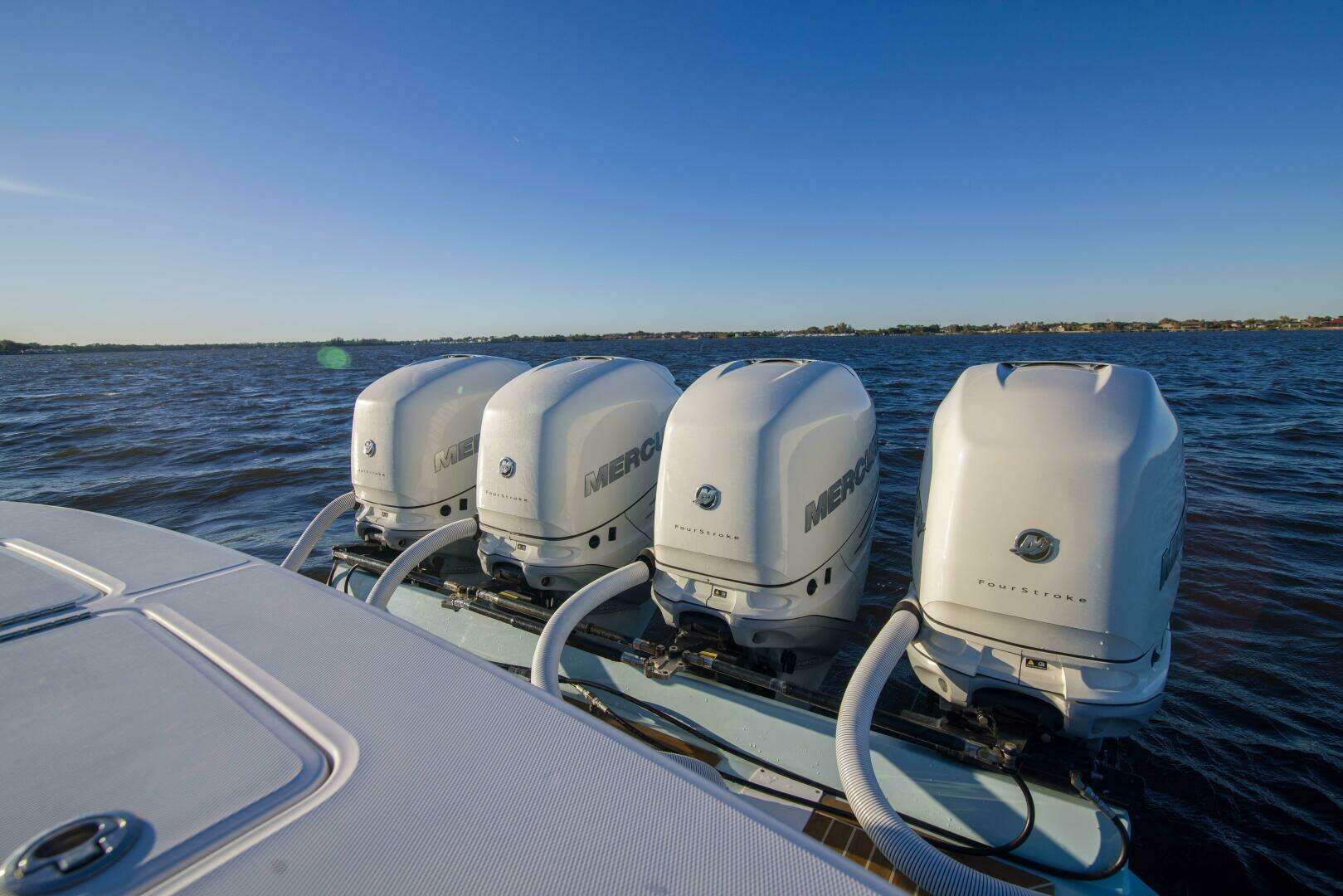 2016 Regulator 41 Center Console - Image 38