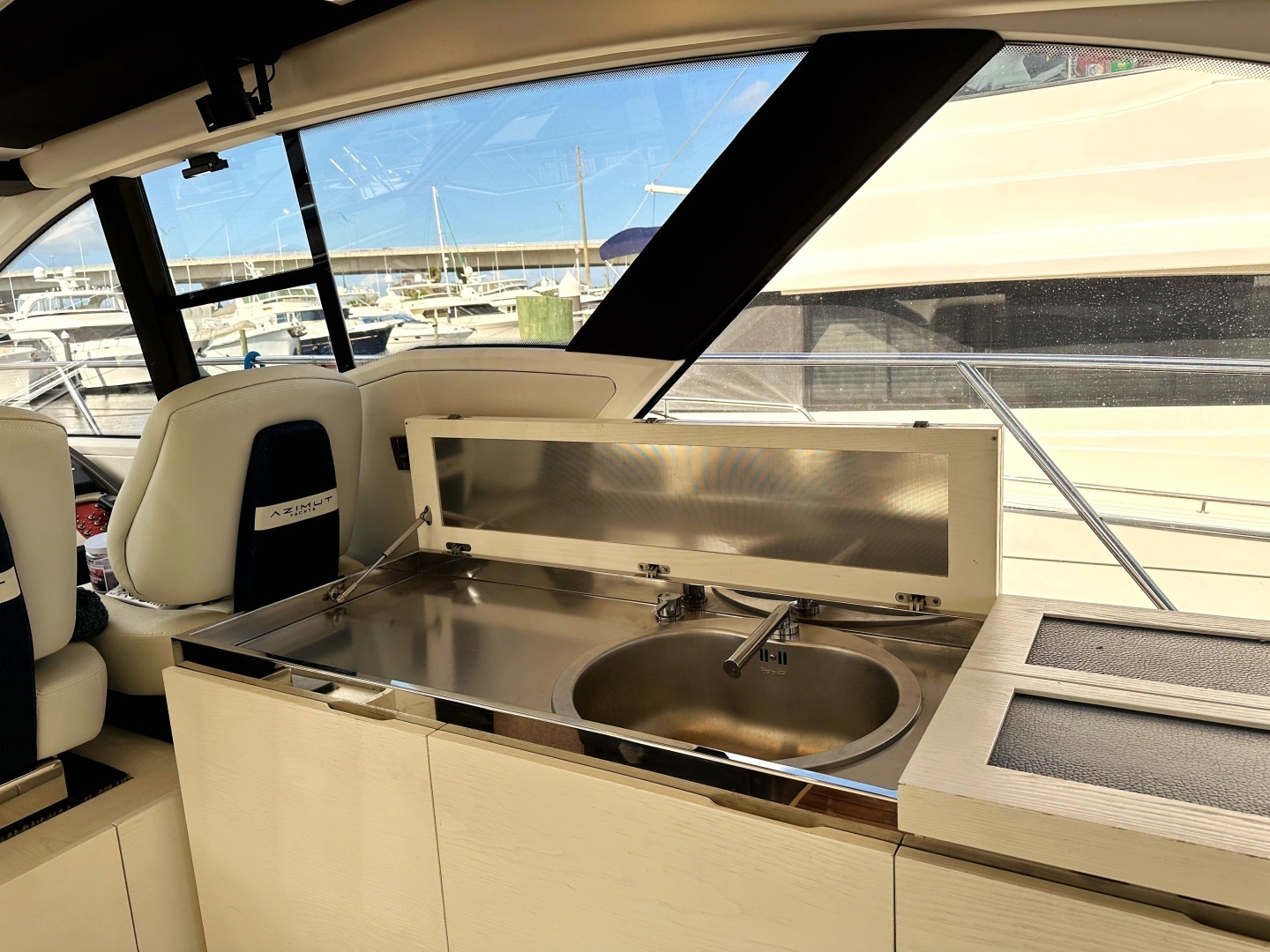 2015 Azimut 55S - Image 25