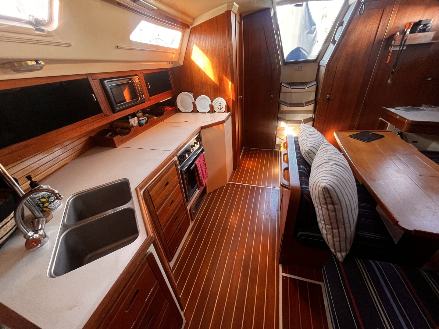 1990 Catalina 42 - Image 9