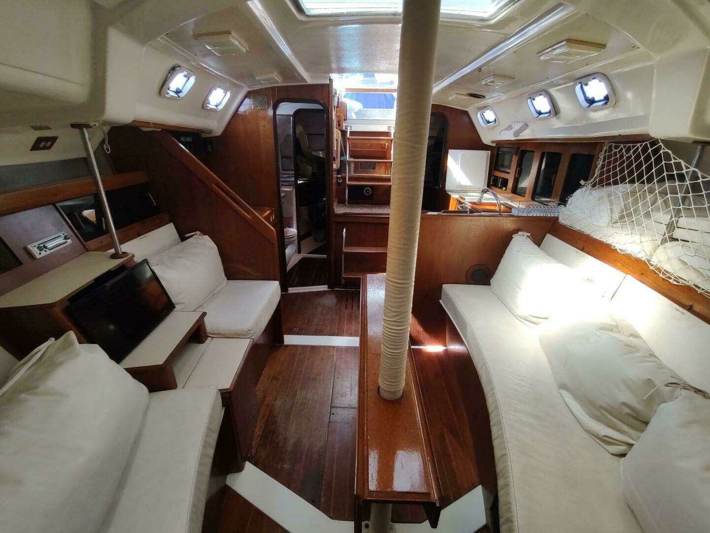 1987 Hunter 37 Legend - Image 47