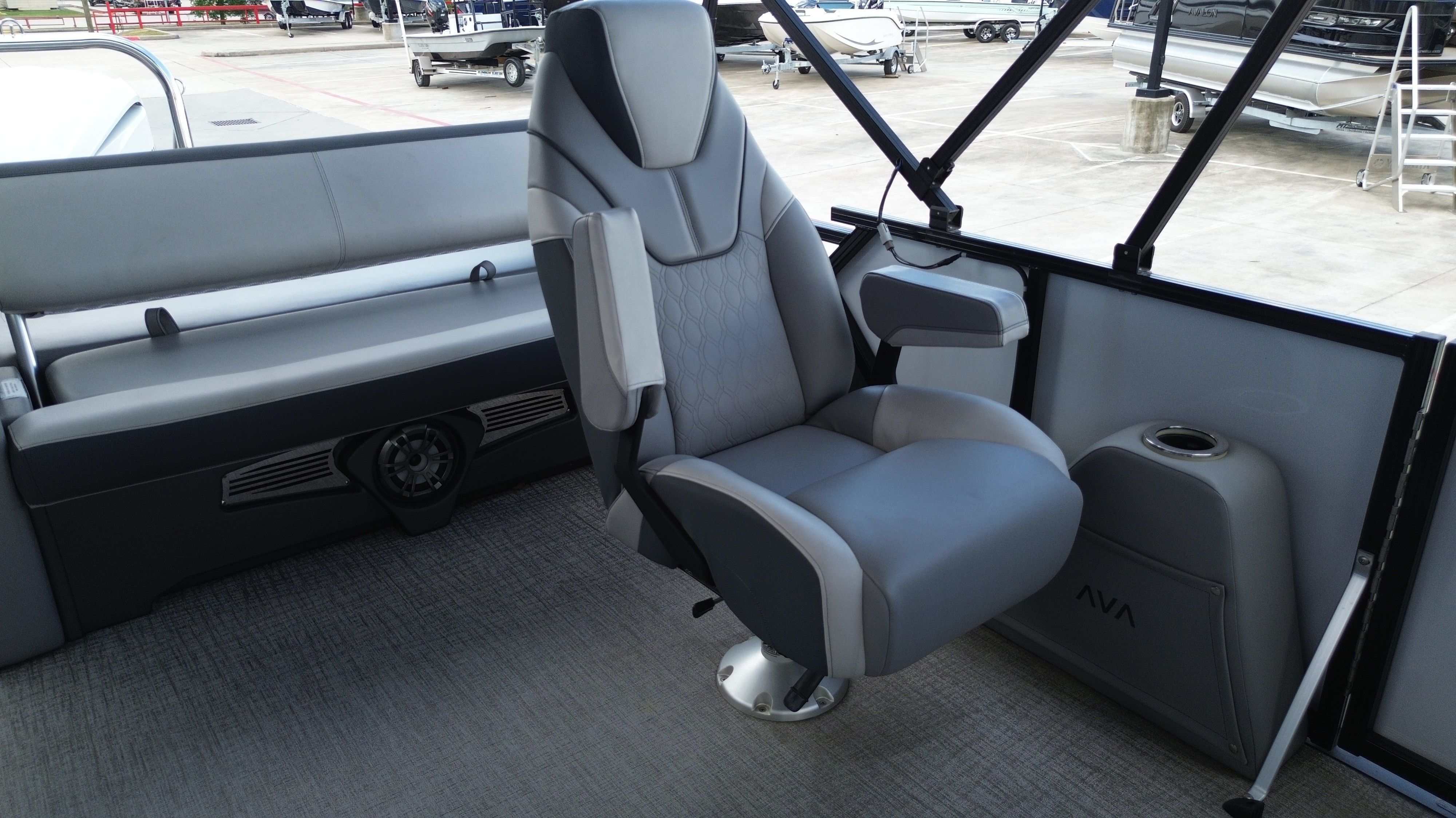 2025 Avalon LSZ Versatile Rear Bench - 23' - 32
