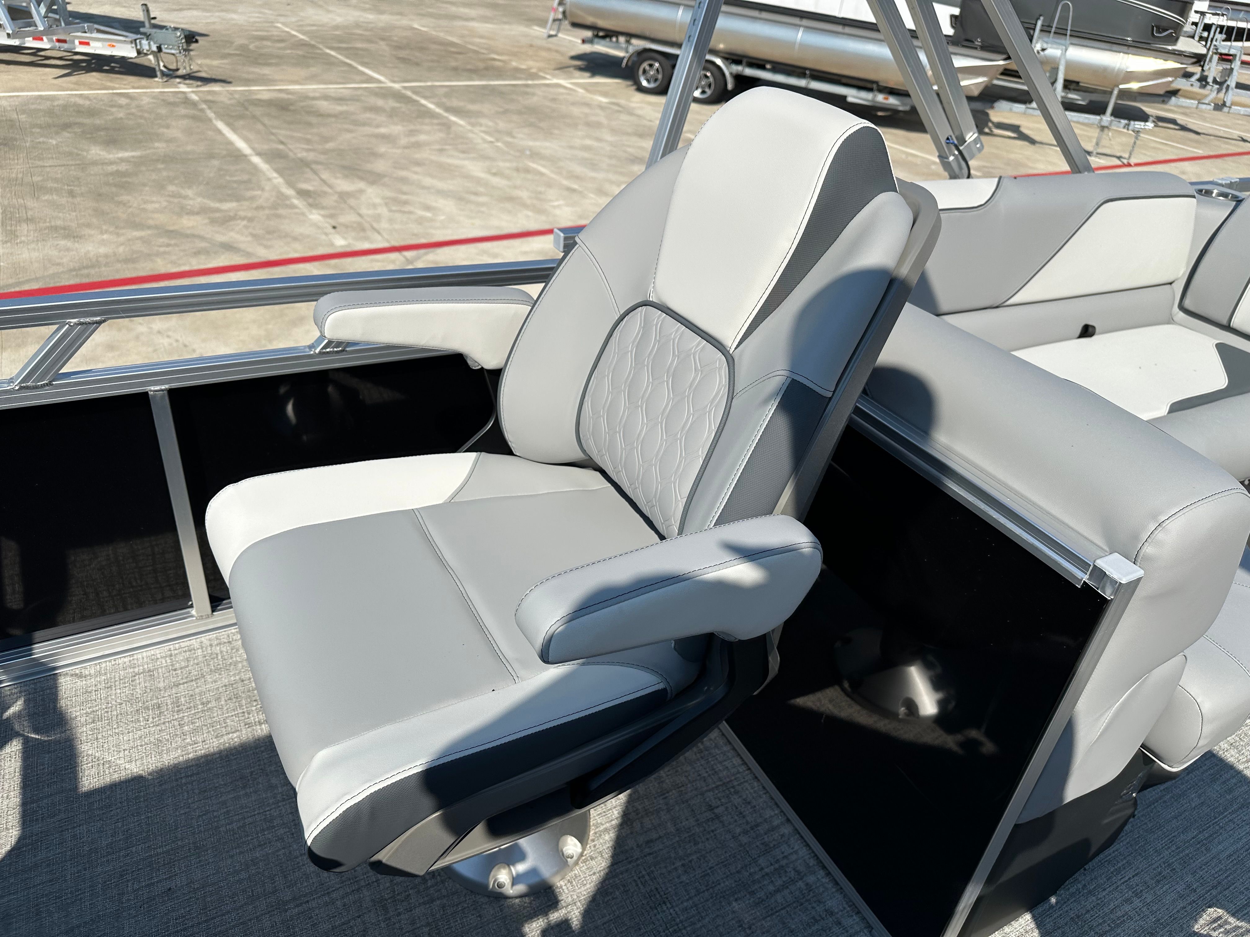 2025 Avalon Venture Rear Fish - 21' - 19