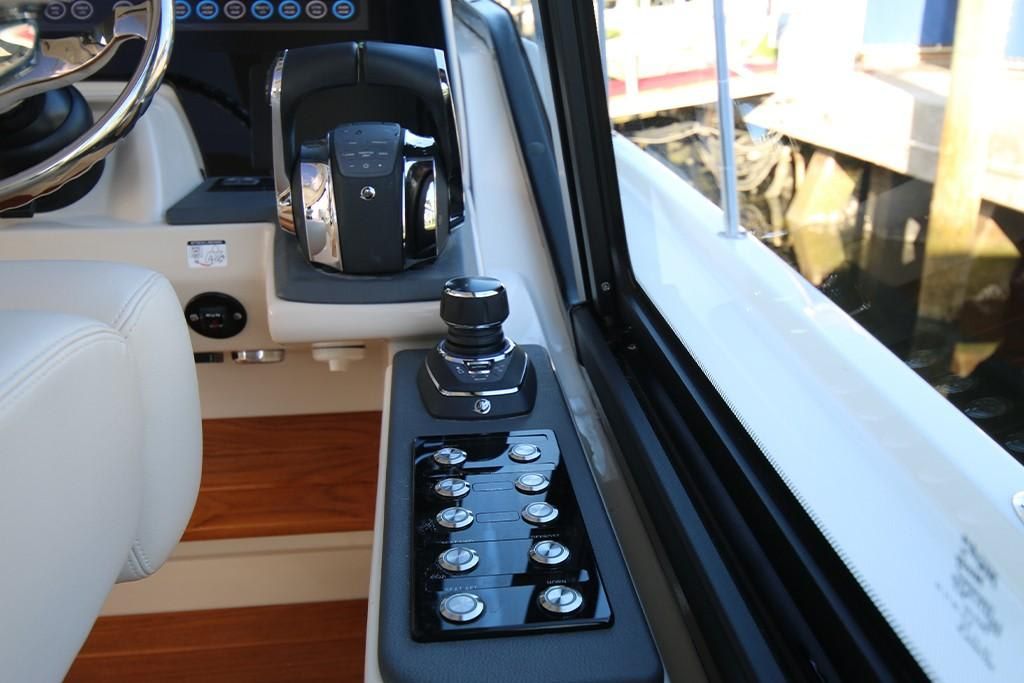 2023-Boston-Whaler-405-Conquest-MarineMax