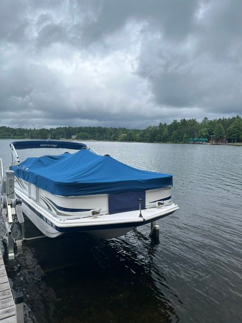 2010 Hurricane FunDeck 196F OB