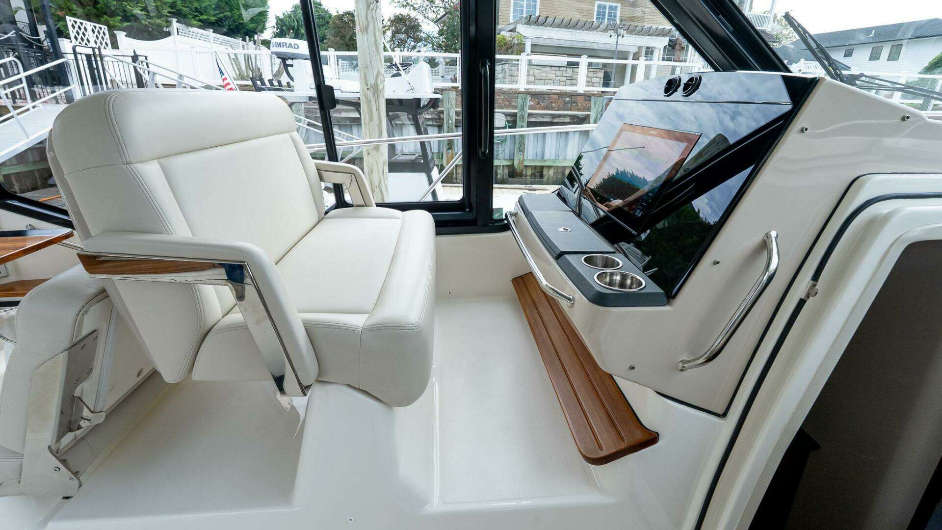 2024 Boston Whaler 405 Conquest - Image 46