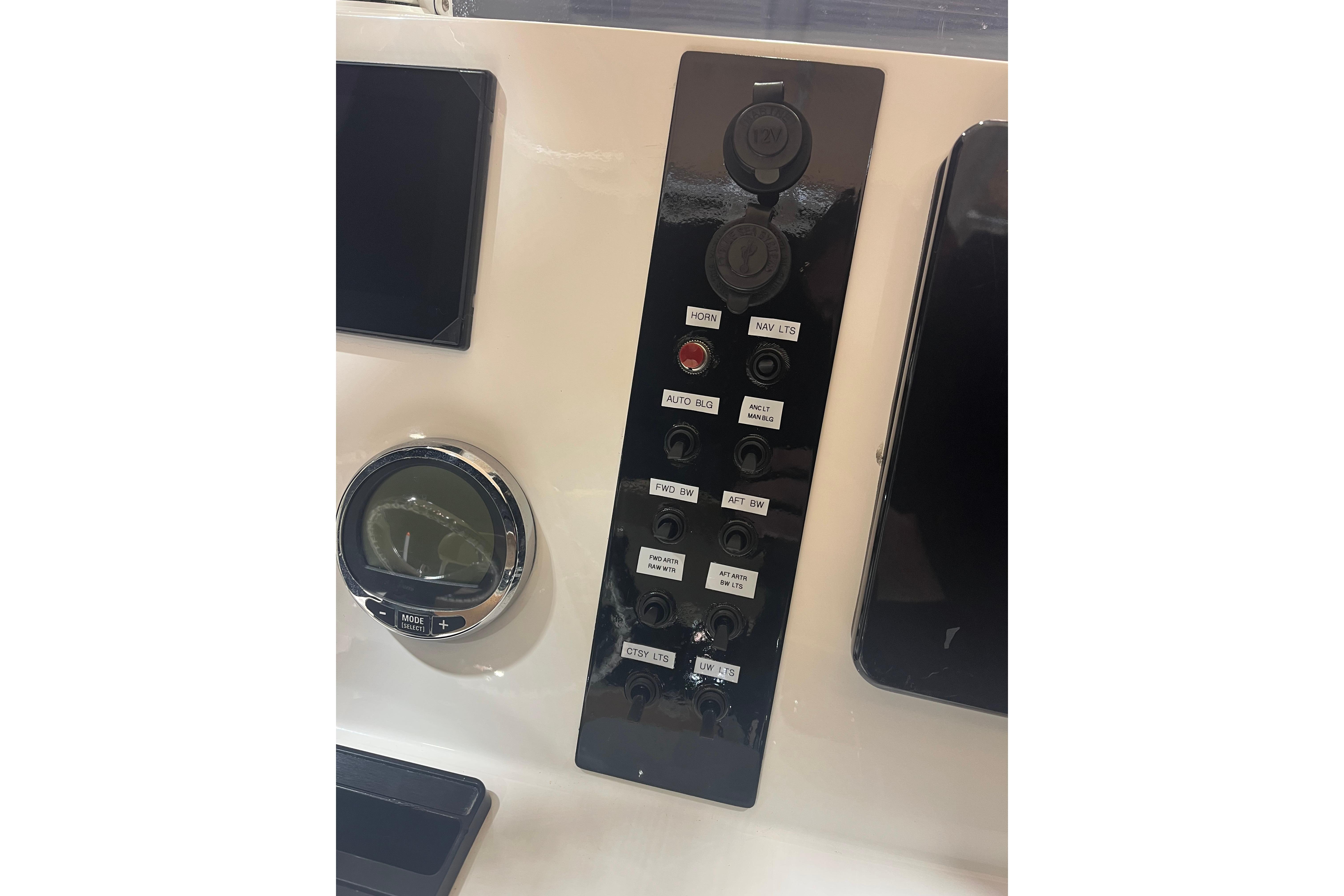 2023 NauticStar 227 XTS boat dashboard with control panel and gauges.