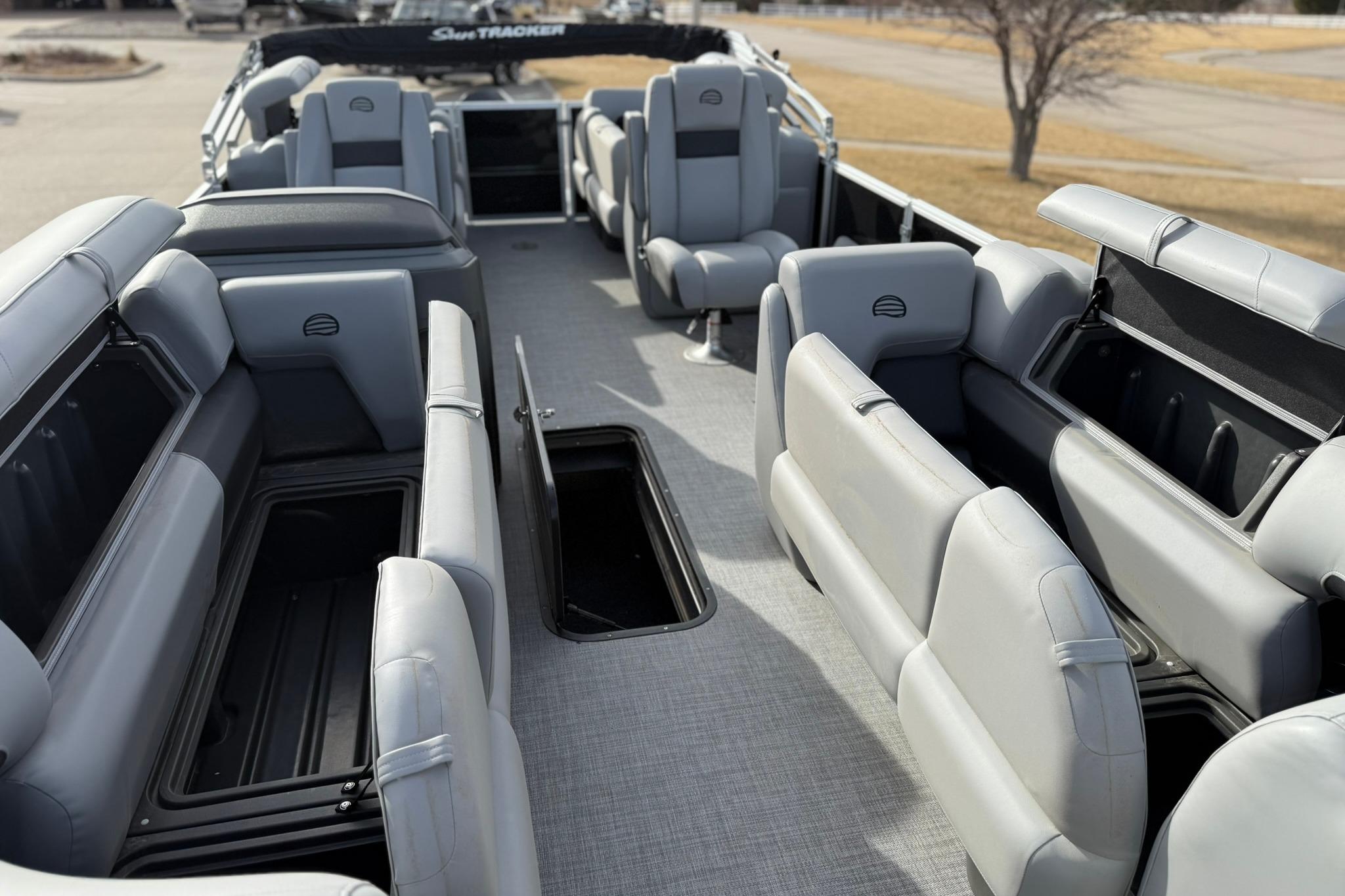 2026 Sun Tracker Party Barge 22 XP3