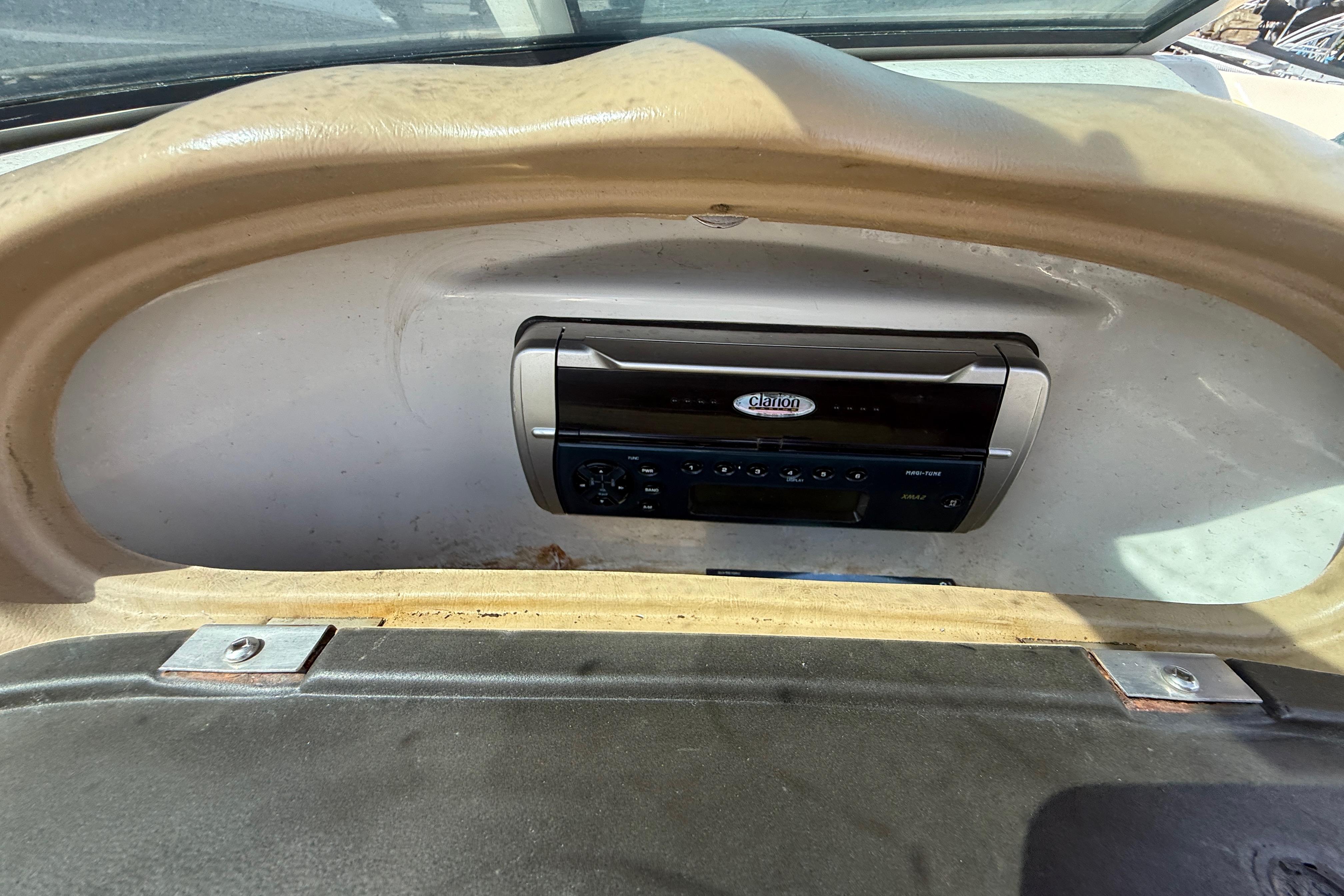 2001 Sea Ray 180 Bow Rider dashboard with Clarion marine stereo system.