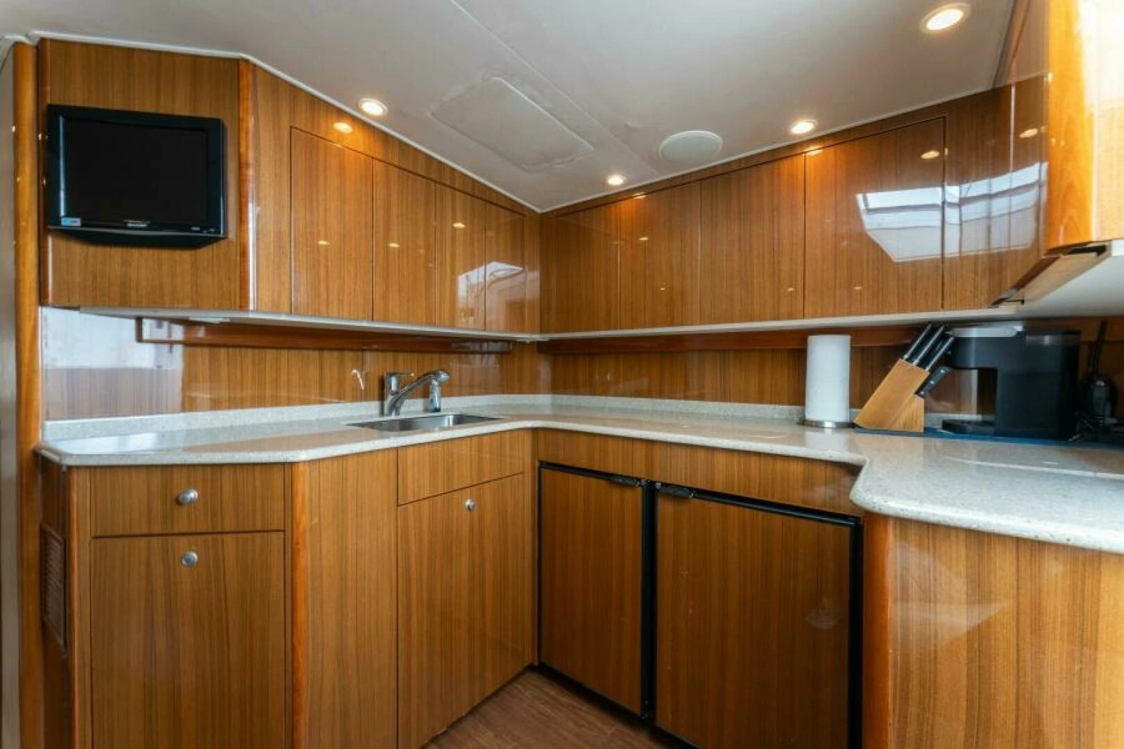 2009 Viking 45 Open - Image 9