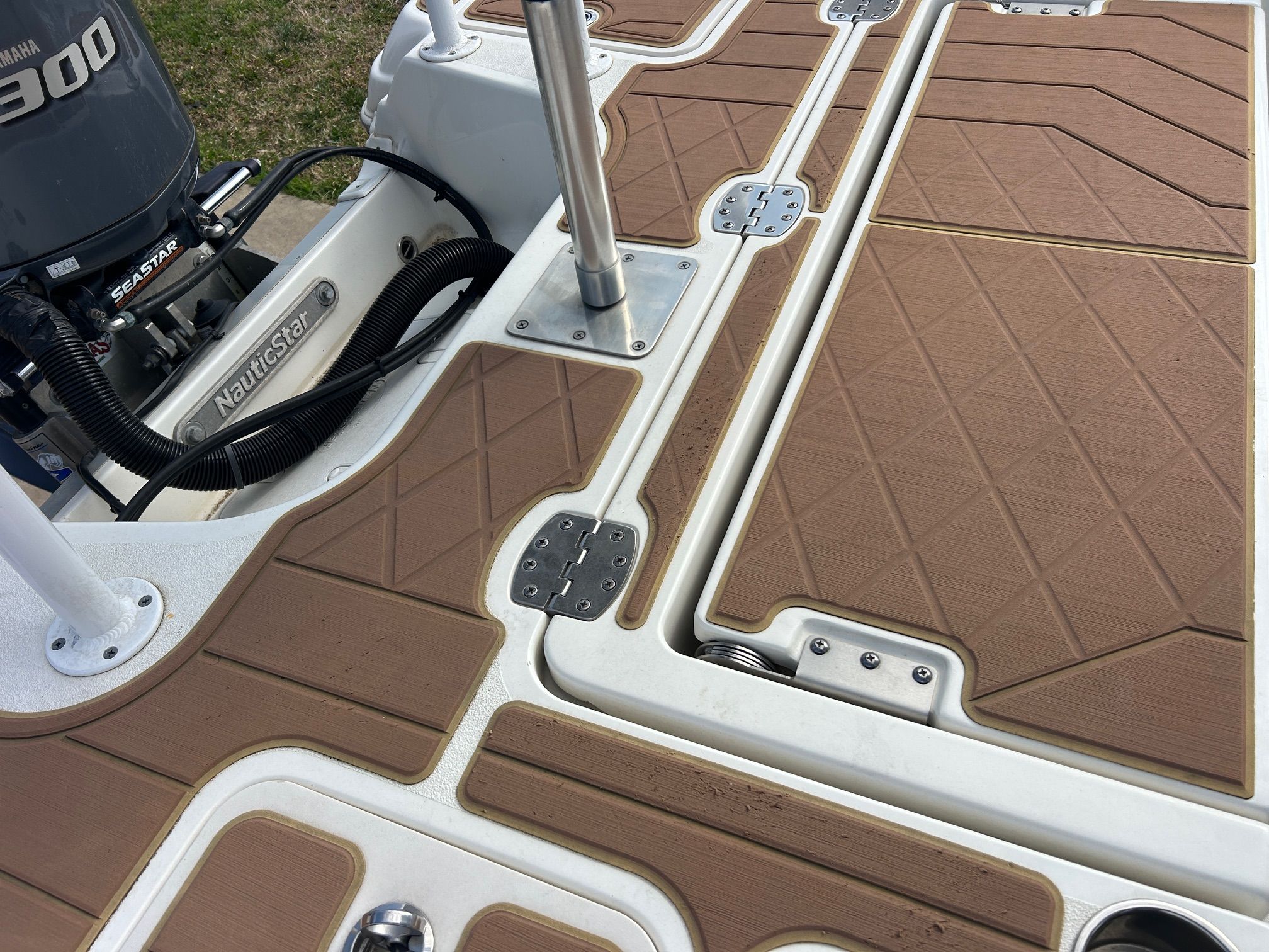 2019 NauticStar 251 Hybrid - 22