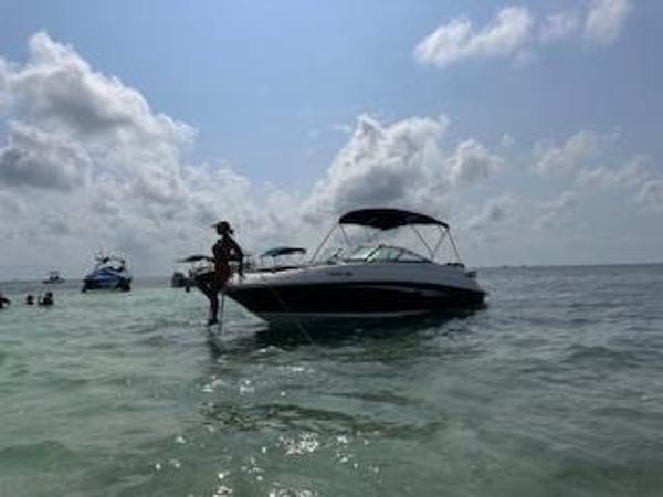 2015 Sea Ray 240 Sundeck - 10