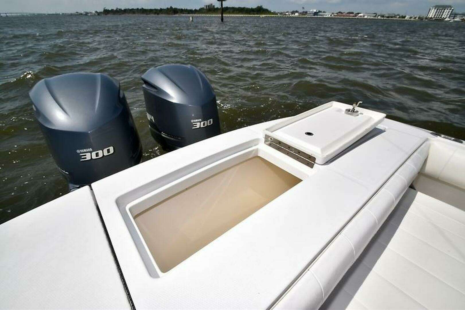 2013 Regulator 28 FS w/SeaKeeper Ride - Image 20