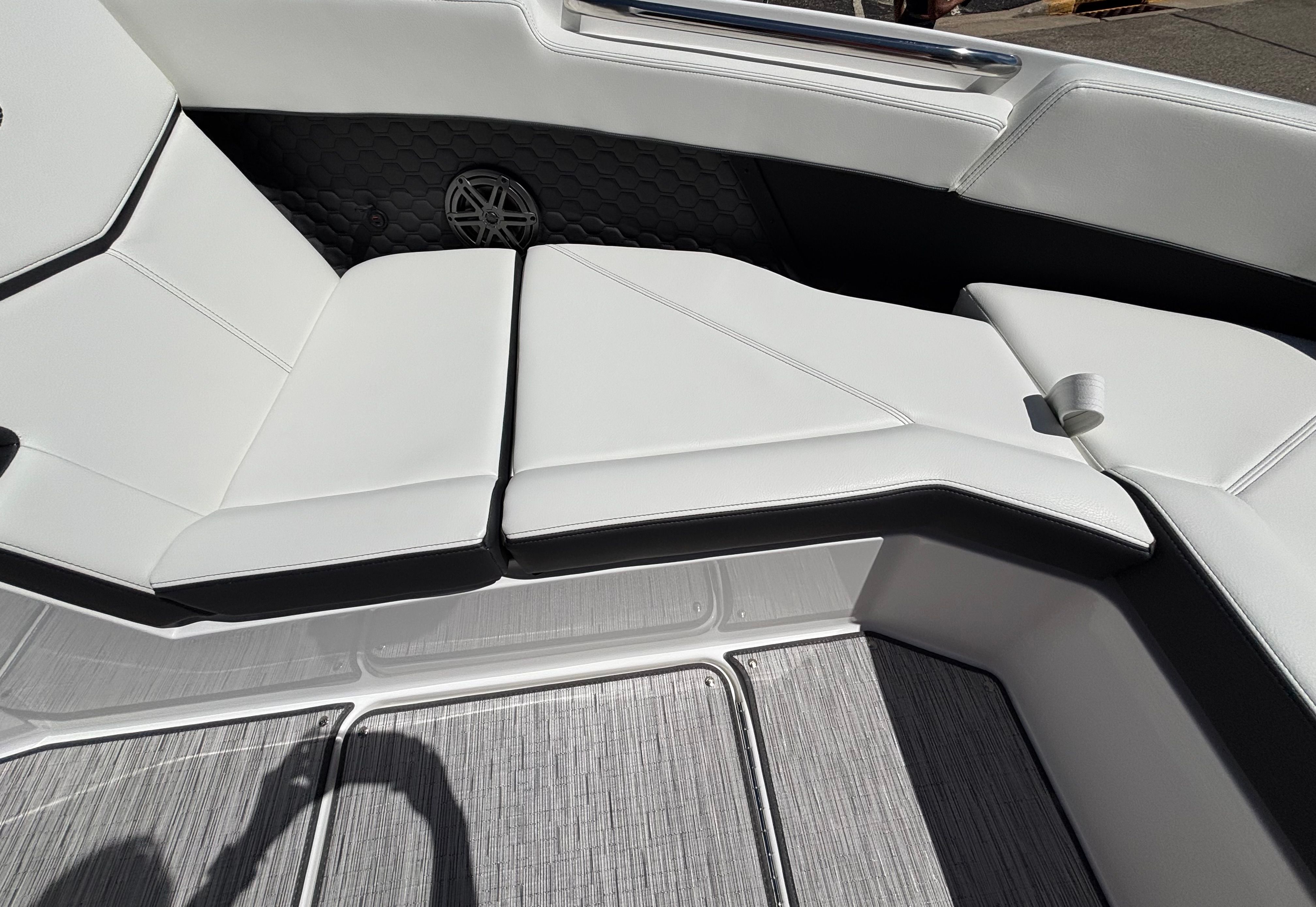 2026 Cobalt R8 Surf - 16