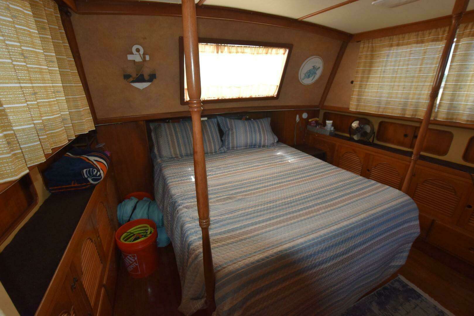 1985 Albin 43 Double Cabin - Image 20