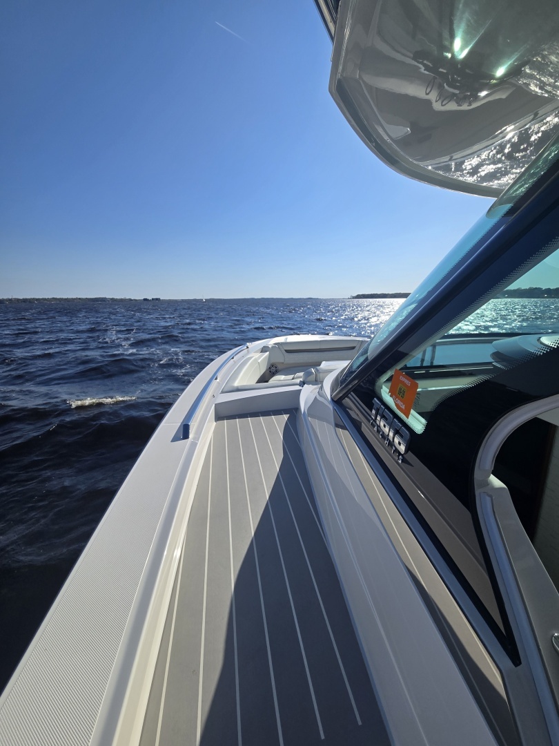 2024 Tiara Yachts 38 LS - Image 20