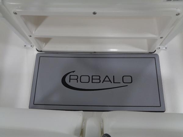 Robalo 246 Cayman 2023 boat, gray floor mat with logo.