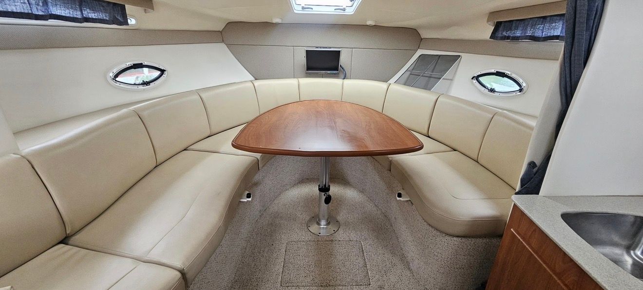 2005 Bayliner 325 - 11