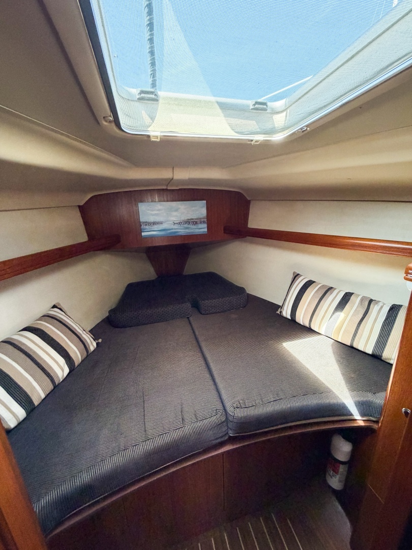 2005 Hunter 36 - Image 49