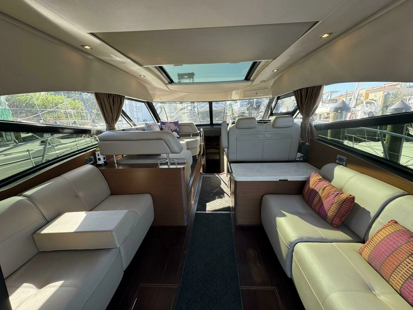 2016 Sea Ray 470 Sundancer - Image 3